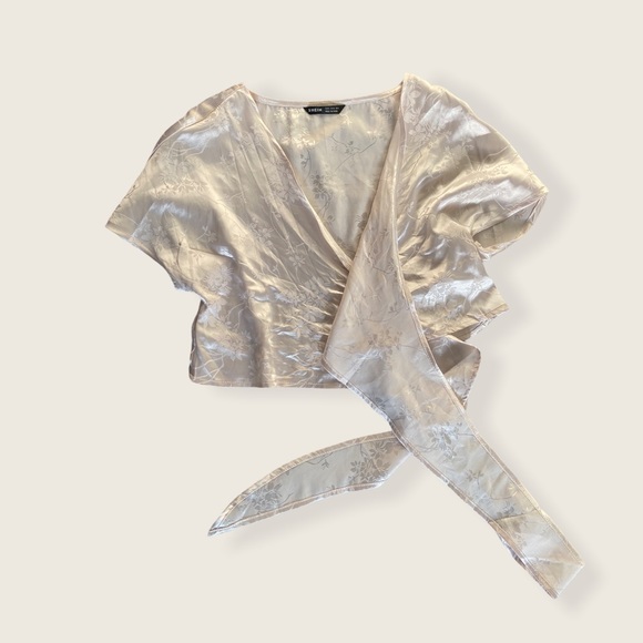 Tie-up SHEIN top - Picture 3 of 3